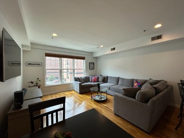 Primary Photo - 1120 Clinton St