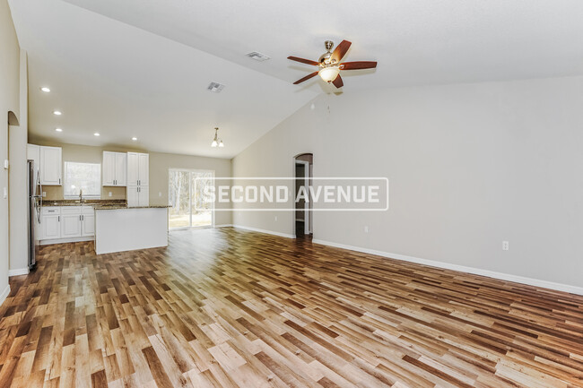Building Photo - 825 Marion Oaks Manor