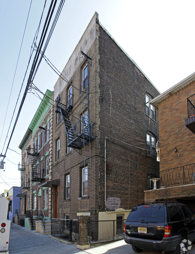 Primary Photo - 613 4th St