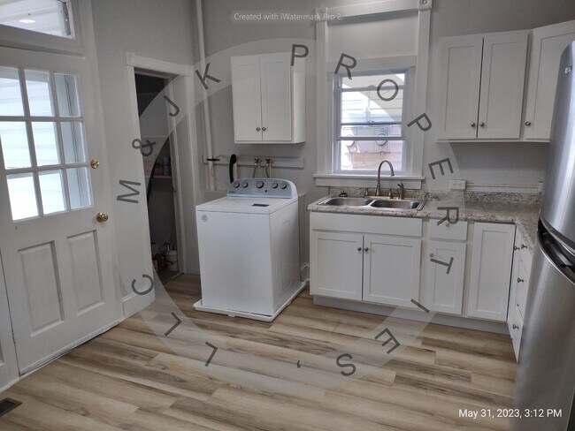 Foto del edificio - 411 Mitchell Ave