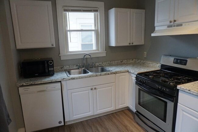 Building Photo - 105 N Coler Ave