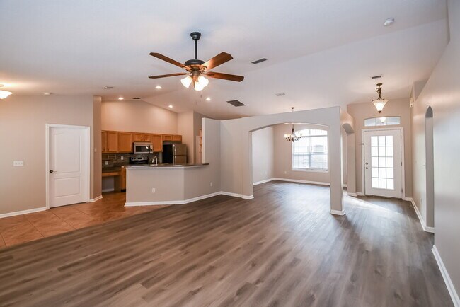 Foto del edificio - 1299 Summit Oaks Dr E