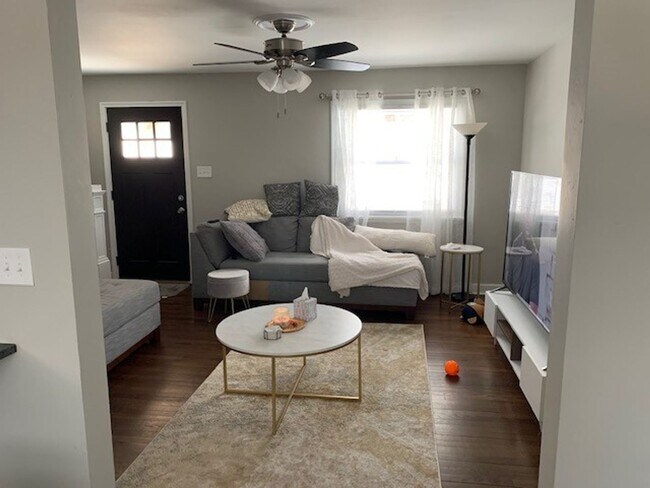 Foto del edificio - MODERN 2 BEDROOM, 1 BATHROOM TOWNHOUSE - GARFIELD