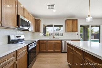 Building Photo - 2137 E Cornell Dr