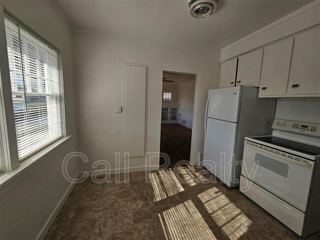 Foto del edificio - 3107 E Nora Ave