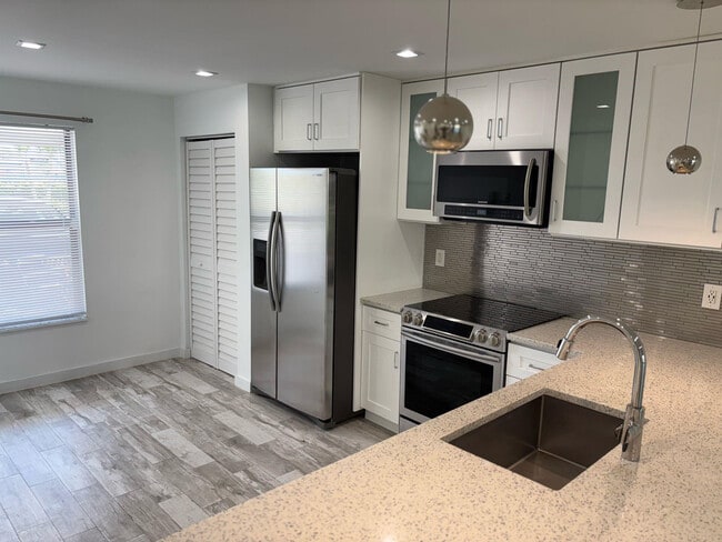 Building Photo - 1629 Riverview Rd