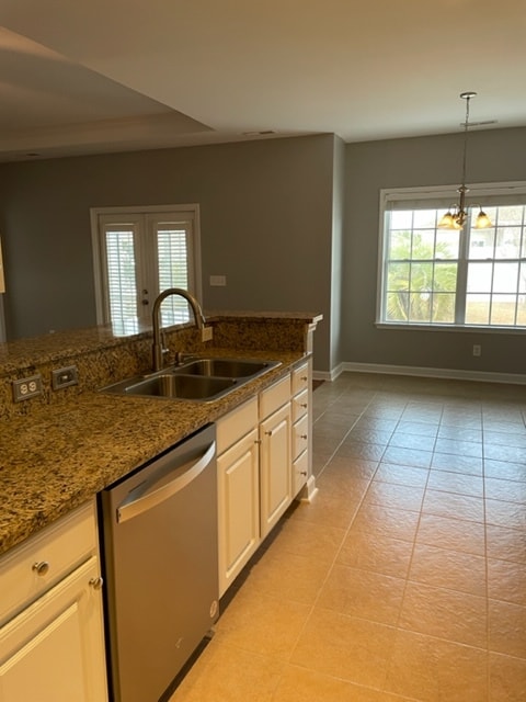 view into dining area from kitchen - 824 Wintercreeper Dr