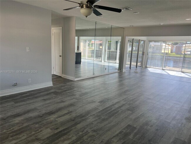 Foto del edificio - 5909 NW 67th Ave