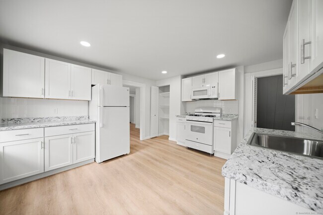 Foto del edificio - 220 Hillside Ave
