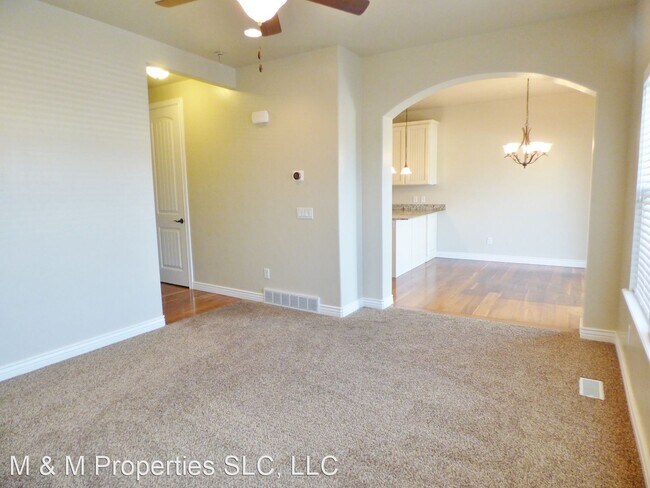 Foto del edificio - 3 br, 3.5 bath House - 13665 S Mount Corti...