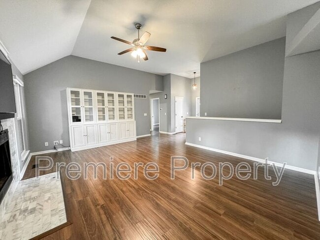 Building Photo - 1205 N Sunset Dr