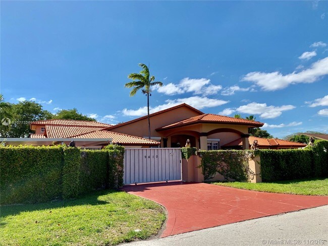 Building Photo - 9410 E Calusa Club Dr