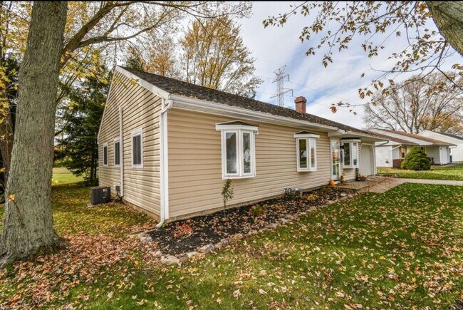 Building Photo - HOUSE....3 Bed 1 Bath