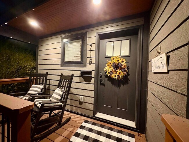 Foto del edificio - 718 N Alexander Ave