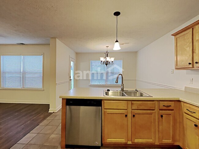 Foto del edificio - 1504 Beaconcrest Cir