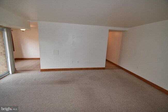 Building Photo - 2840 Dover Ln