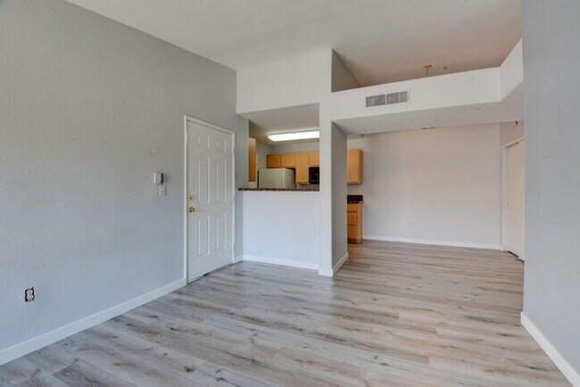 Building Photo - Stunning, Recently updated 2nd-floor condo is located in the coveted & gated community of Horizon...