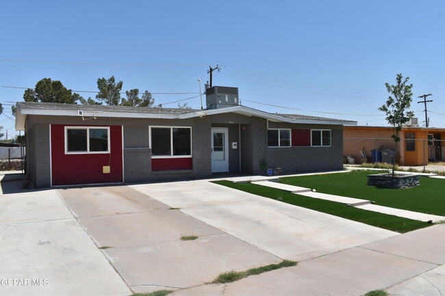 Building Photo - 304 Maricela Dr