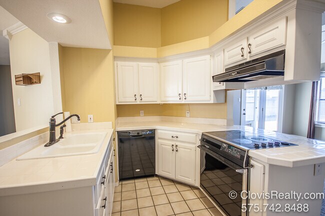 Building Photo - 1543 Bosc Ct