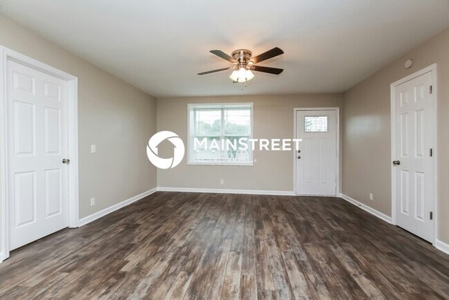 Building Photo - 3 Bedroom Pet-Friendly Home in COLUMBIA, T...