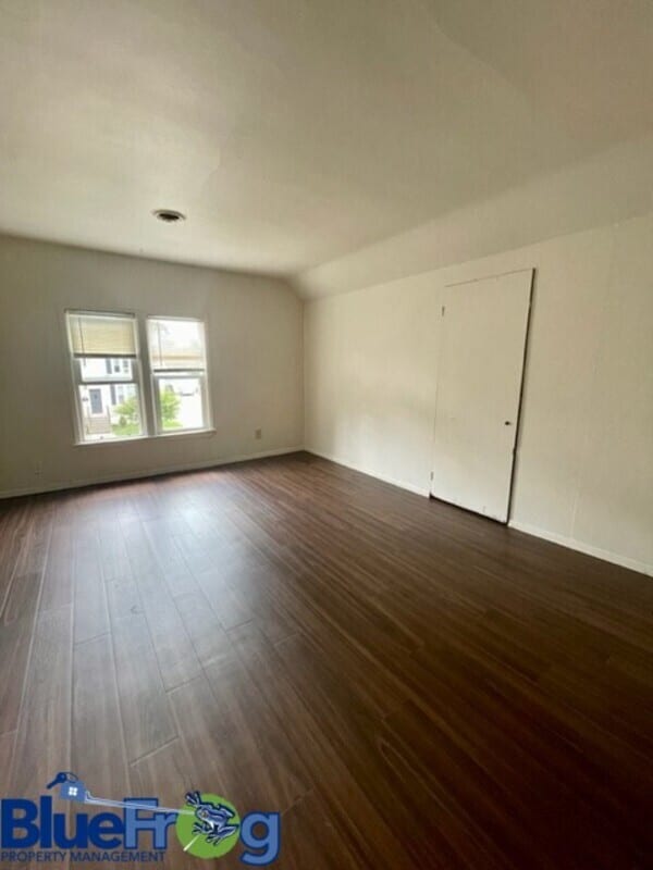 Building Photo - 1323 Doty St