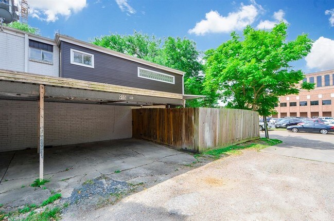 Building Photo - 915 S Ripple Creek Dr