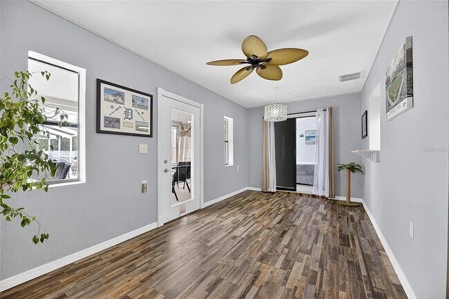 Foto del edificio - 2737 Hickory Ridge Dr