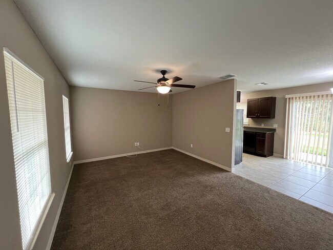 Foto del edificio - Beautiful 3 Bedroom, 2 Bathroom Home in Oc...