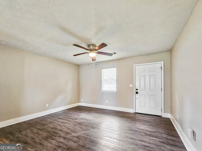 Foto del edificio - 3006 Stanton Rd SE