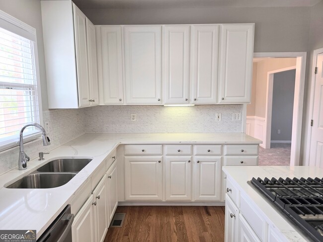 Building Photo - 641 Olde Ivy Way