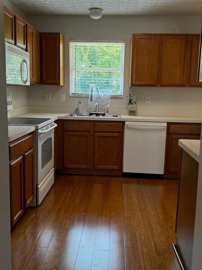 Building Photo - 6585 Delburn Ct