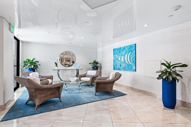 Building Photo - 5420 N Ocean Dr