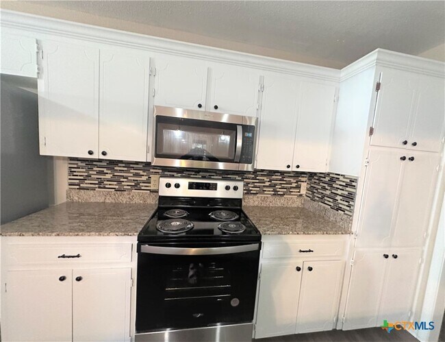 Foto del edificio - 2204 Phyllis Dr