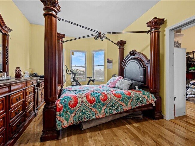 Foto del edificio - 2169 Belmont Ave