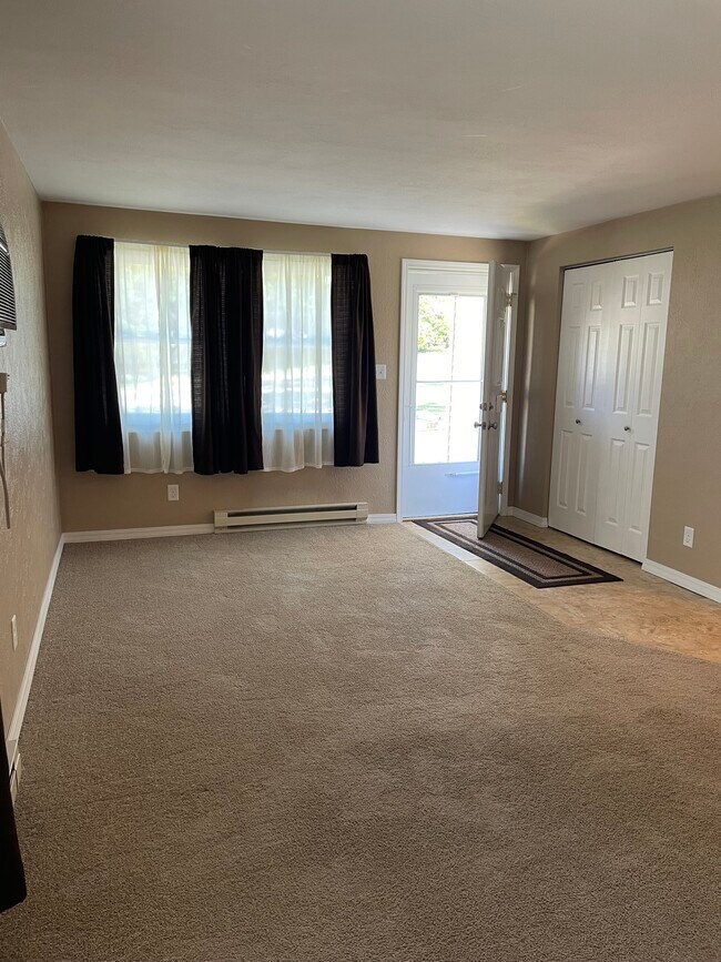 Entry/living room - 4500 NE Scenic Dr