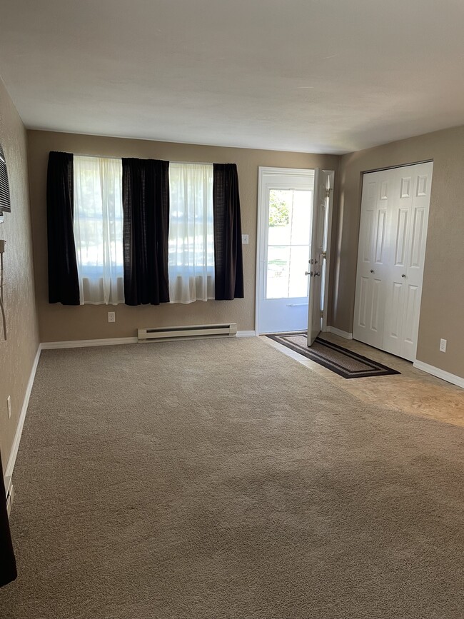 Entry/living room - 4500 NE Scenic Dr