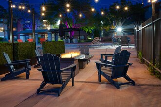 Building Photo - Overlook