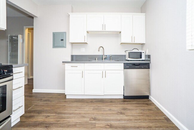 Building Photo - 4637-4639 Kansas St