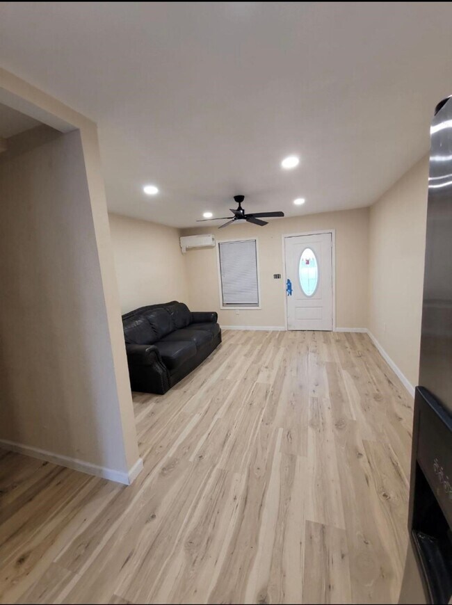 Foto del edificio - 401 Trichelle St