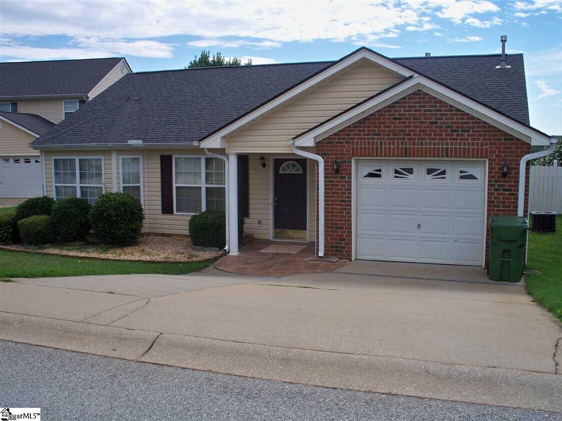 22 Seaside Ln, Greer, SC 29650 House Rental in Greer, SC
