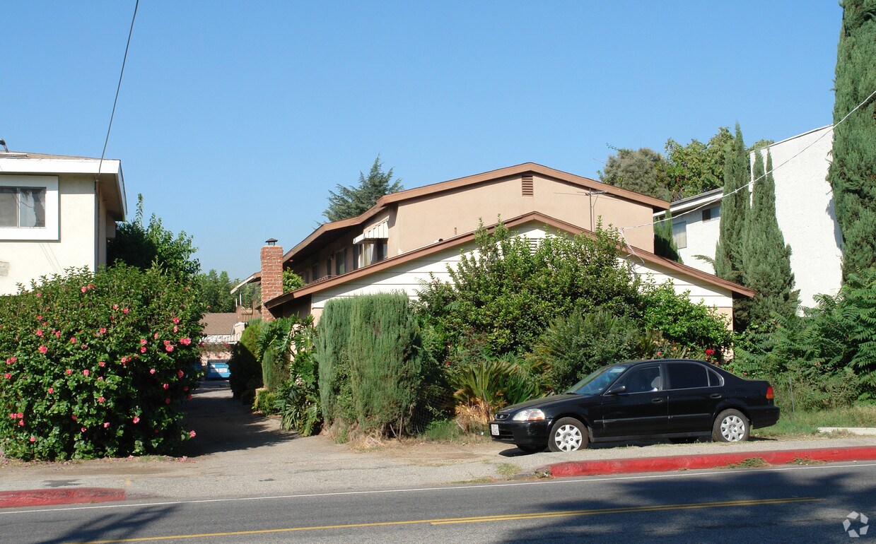 Primary Photo - 6149 Fulton Ave