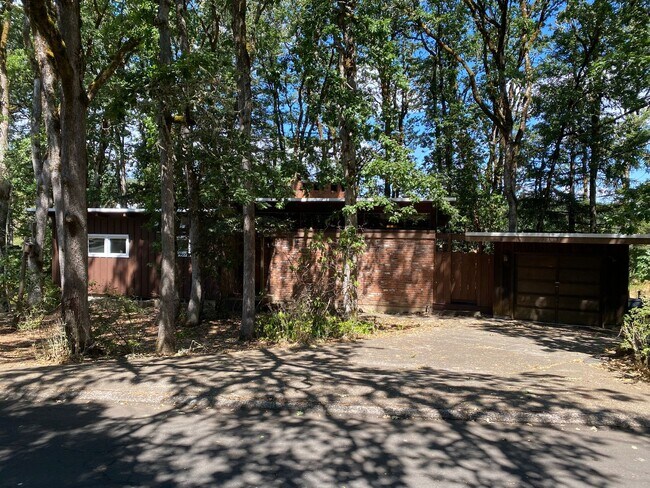 Foto del edificio - ALL UTILITIES INCLUDED! ~ 3 Bedroom 1 Bath