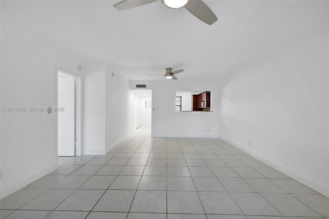 Foto del edificio - 126 S Cypress Rd
