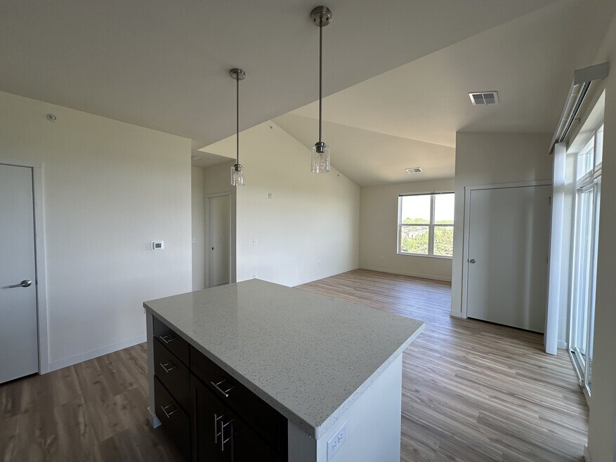 Colorado Commons - 143 N Wildwood St