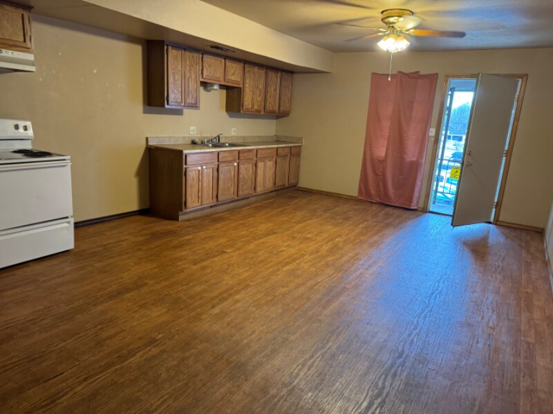 750 Bonham St Unit 180, Paris, TX 75460 Room for Rent in Paris, TX