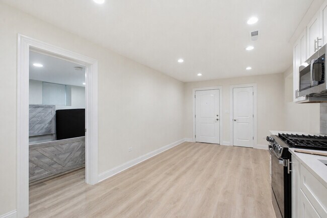 Building Photo - 5851 N Virginia Ave