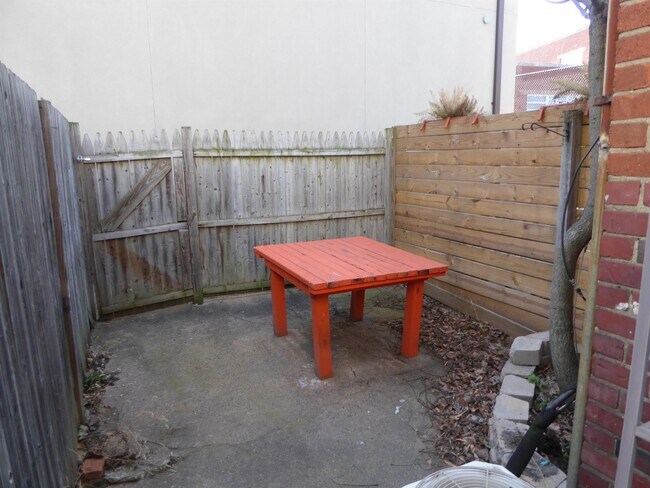 Photo - 408 Franklin St NW House