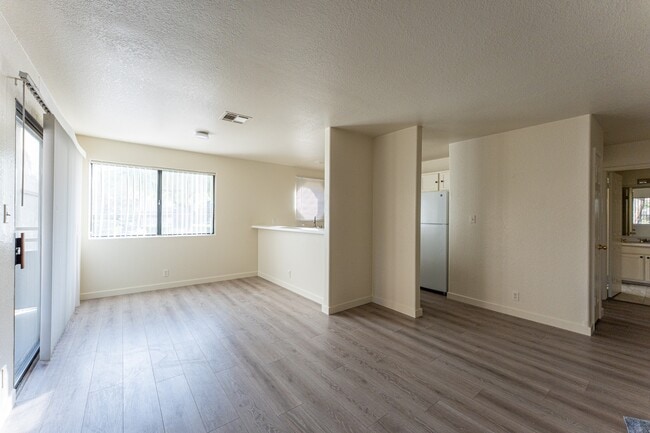 Building Photo - 5064 S Rainbow Blvd