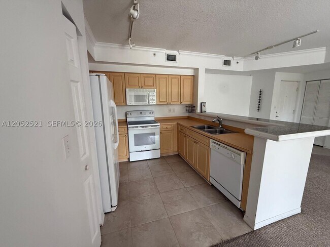 Building Photo - 6861 SW 44th St