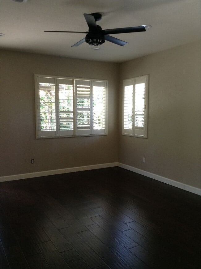 Building Photo - Beautiful Home!